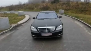 mercedes-s-class-w221-puts-v12-to-work-for-autobahn-top-speed-run